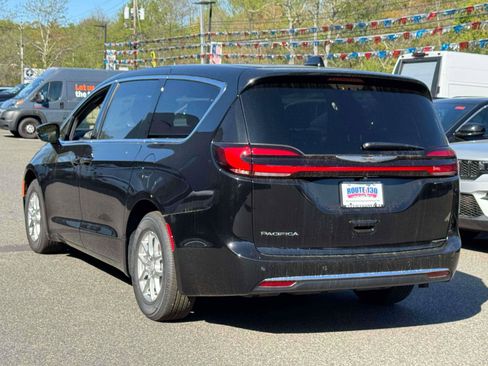 New 2026 Chrysler Pacifica Select FWD image 3