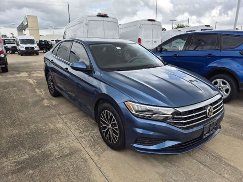 Used 2021 Volkswagen Jetta S image 2