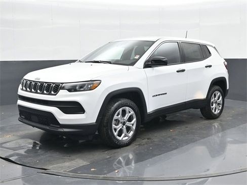 Used 2025 Jeep Compass Sport image 1