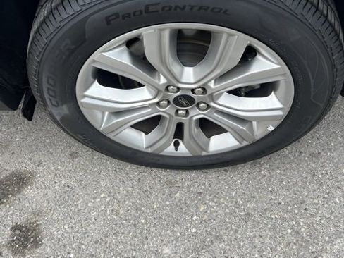 Used 2024 Ford Edge Titanium image 18