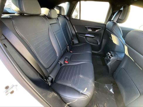 Used 2025 Mercedes-Benz GLC 300 4MATIC image 19