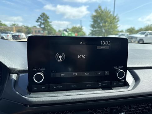 Used 2025 Honda Accord SE image 22