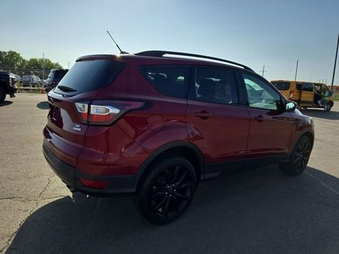 Used 2017 Ford Escape SE w/ Equipment Group 201A image 4