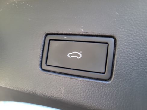 Used 2023 Volkswagen Atlas Cross Sport SE image 12