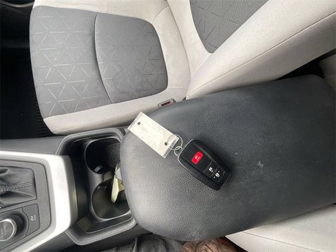 Used 2021 Toyota RAV4 XLE image 30