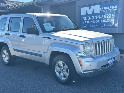Used 2012 Jeep Liberty Sport image 1