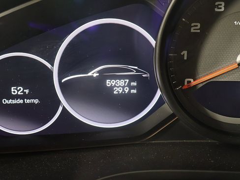 Used 2023 Porsche Cayenne Platinum Edition w/ Premium Package Plus image 40