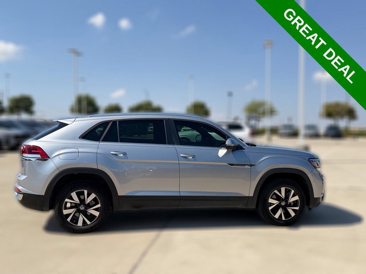Used 2023 Volkswagen Atlas Cross Sport SE FWD image 9