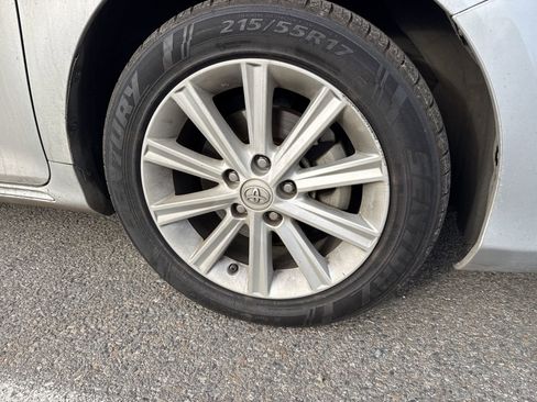 Used 2014 Toyota Camry image 5