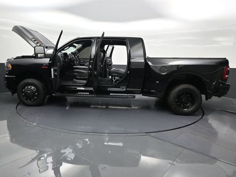 Used 2024 RAM 3500 Laramie w/ Night Edition image 36