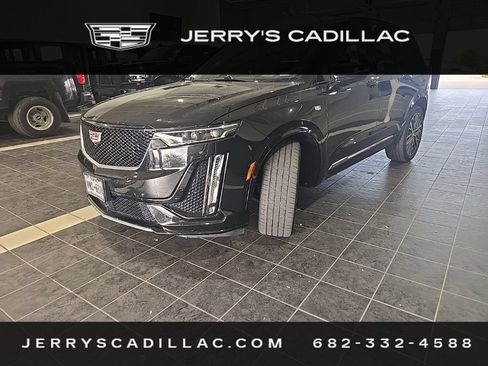 Used 2024 Cadillac XT6 Sport w/ Technology Package AWD/4WD image 2
