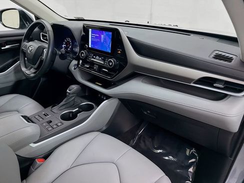 Used 2023 Toyota Highlander XLE AWD/4WD image 31