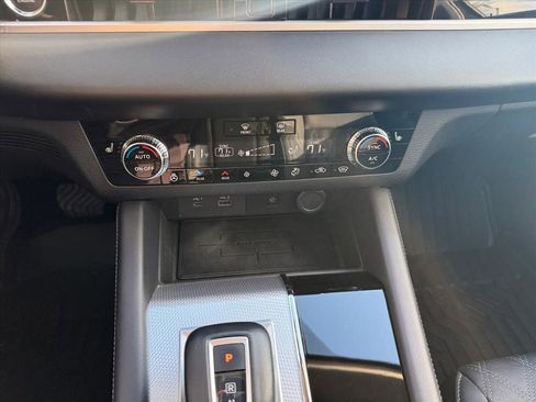 Used 2024 Mitsubishi Outlander SEL image 23