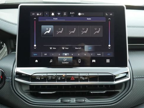 Used 2025 Jeep Compass Limited w/ Sun & Sound Group AWD/4WD image 20