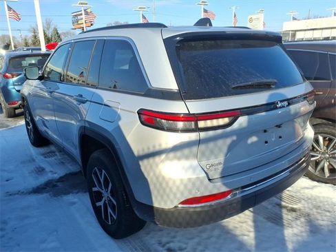 Used 2025 Jeep Grand Cherokee Limited image 7