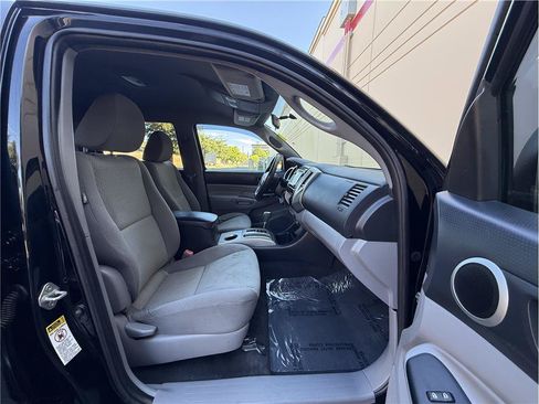 Used 2014 Toyota Tacoma PreRunner w/ SR5 Package RWD image 13