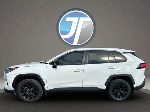 Used 2022 Toyota RAV4 LE image 12