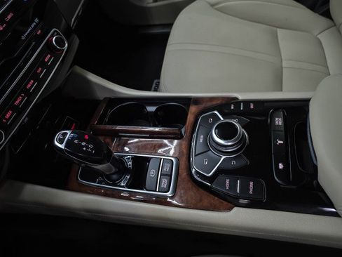 Used 2015 Kia K900 Premium w/ Interior Highline Package RWD image 30