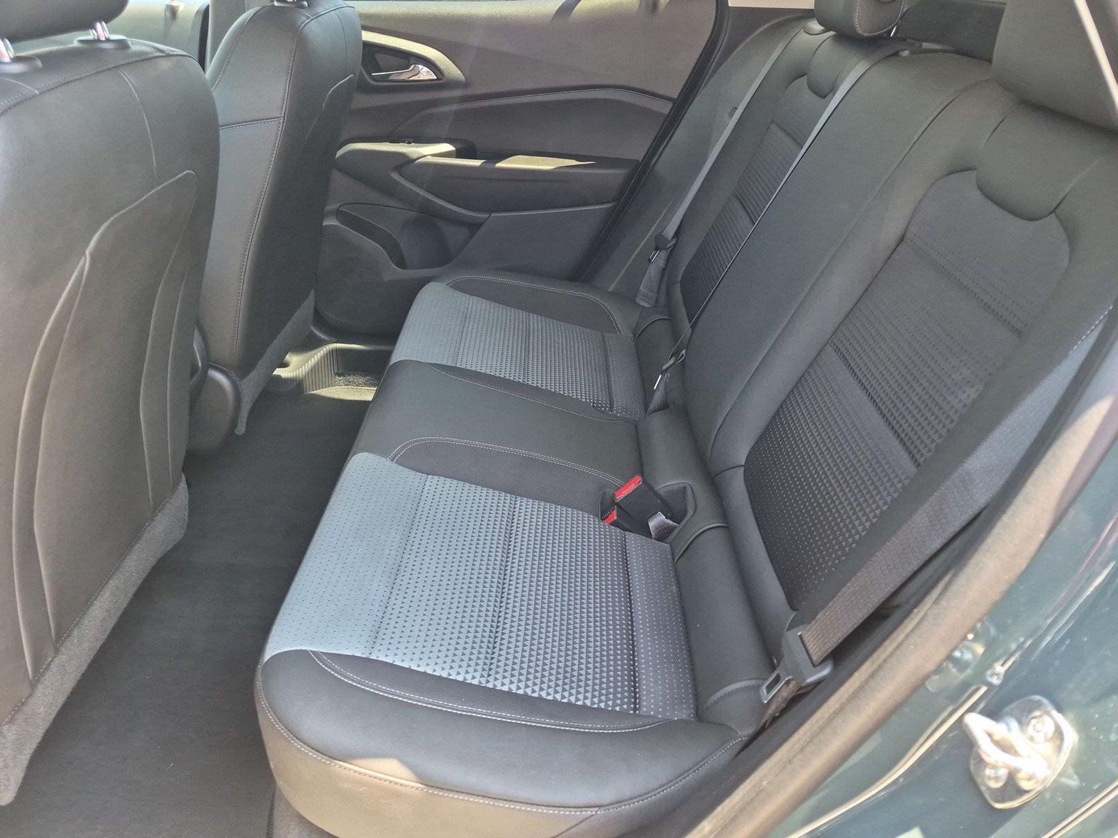 Used 2025 Chevrolet Trax LT FWD image 31