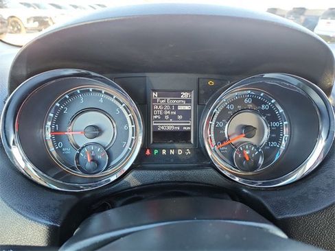 Used 2014 Chrysler Town & Country Touring image 11