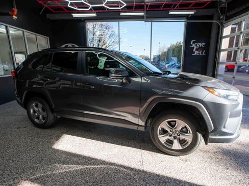 Used 2025 Toyota RAV4 XLE image 5