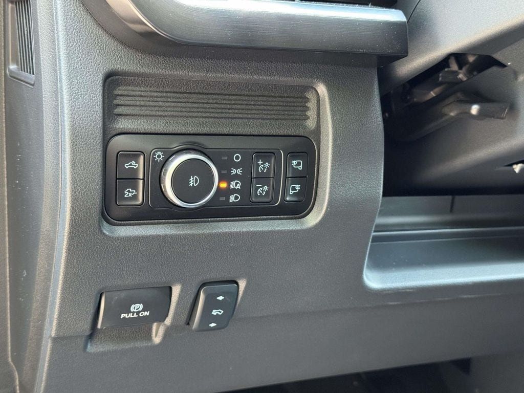 Used 2026 Ford F350 Lariat w/ Black Appearance Package AWD/4WD image 9