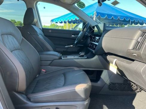 New 2026 Nissan Pathfinder Platinum w/ Cargo Package AWD/4WD image 18