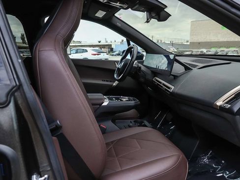 Used 2023 BMW iX xDrive50 w/ Sport Package AWD/4WD image 17