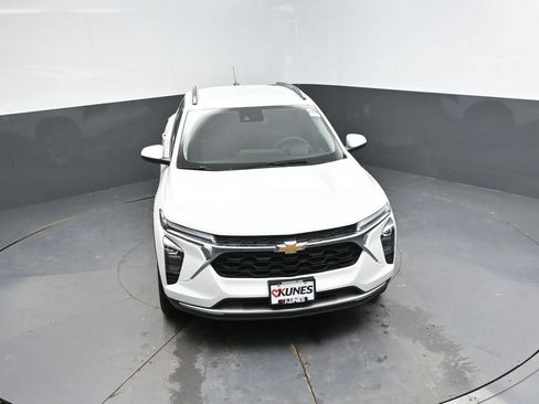 Used 2025 Chevrolet Trax LT FWD image 29