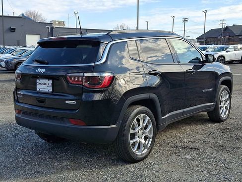 Used 2023 Jeep Compass Latitude image 6