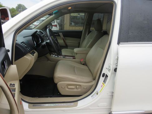 Used 2013 Toyota Highlander Limited image 27
