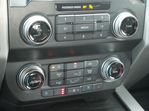 Used 2019 Ford F150 Platinum w/ Equipment Group 701A Luxury image 16