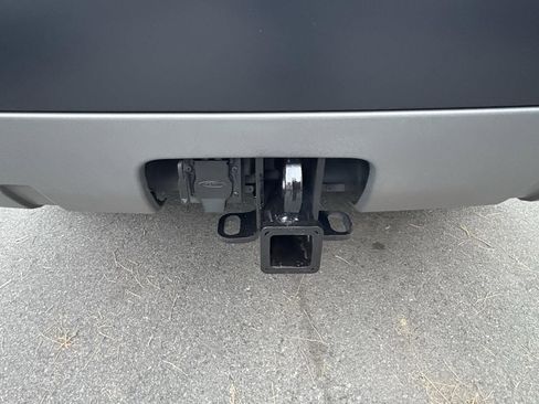 Used 2018 Land Rover Discovery HSE image 14