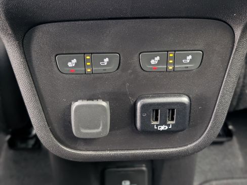 Used 2018 Chevrolet Equinox Premier image 36