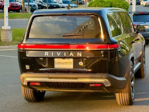 Used 2022 Rivian R1S Launch Edition AWD/4WD image 4