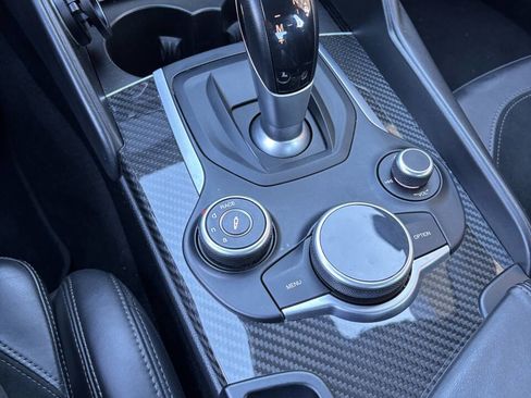 Used 2017 Alfa Romeo Giulia Quadrifoglio image 15