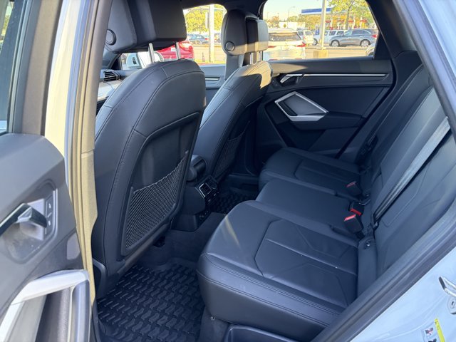Used 2023 Audi Q3 2.0T Premium w/ Convenience Package AWD/4WD image 4