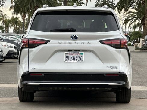 Used 2024 Toyota Sienna Platinum image 5