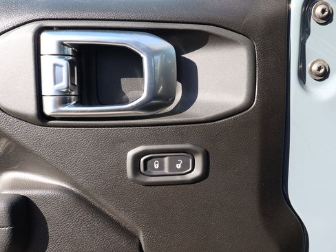 New 2026 Jeep Gladiator Sport AWD/4WD image 9