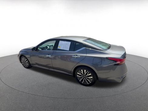 Used 2025 Nissan Altima 2.5 SV FWD image 10