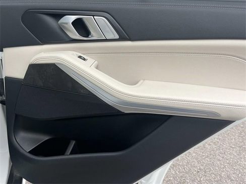 Used 2022 BMW X5 sDrive40i w/ Premium Package image 26