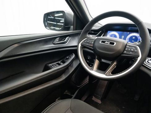 New 2025 Jeep Grand Cherokee Laredo X image 11