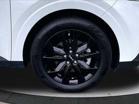 Used 2024 Kia Carnival SX image 35