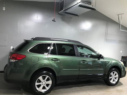 Used 2013 Subaru Outback 2.5i Limited AWD/4WD image 3