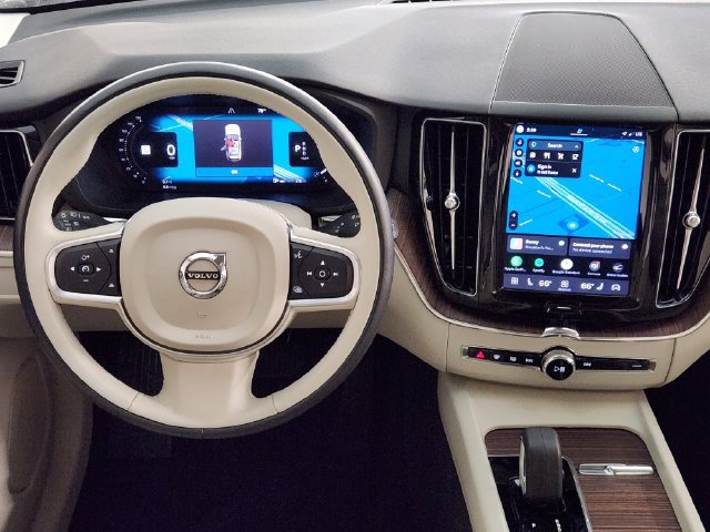 Used 2022 Volvo XC60 B5 Momentum AWD/4WD image 26