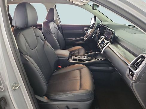 Used 2023 Kia Sorento EX image 28