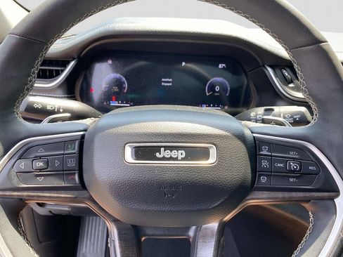 Used 2023 Jeep Grand Cherokee L Limited AWD/4WD image 20