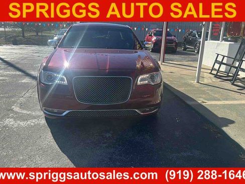Used 2019 Chrysler 300 Limited RWD image 2