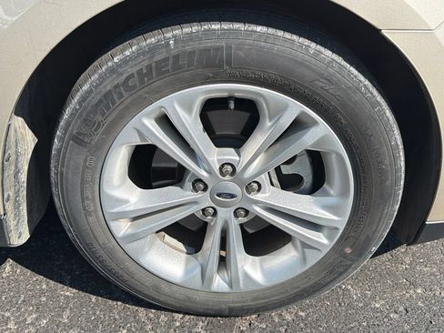 Used 2018 Ford Taurus SEL w/ Equipment Group 201A FWD image 11
