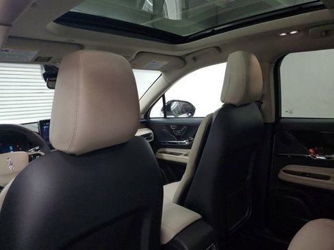 Used 2025 Lincoln Corsair Grand Touring image 12